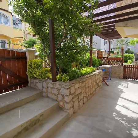 15201a Apartment *